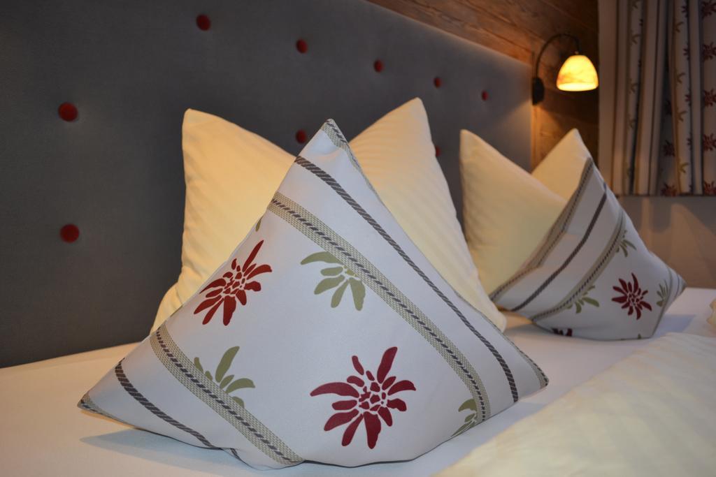 Pension Alpenperle Holzgau Δωμάτιο φωτογραφία