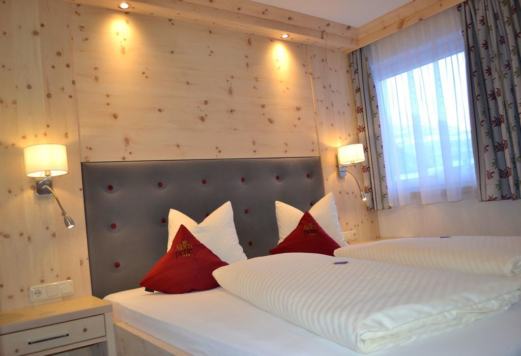 Pension Alpenperle Holzgau Εξωτερικό φωτογραφία