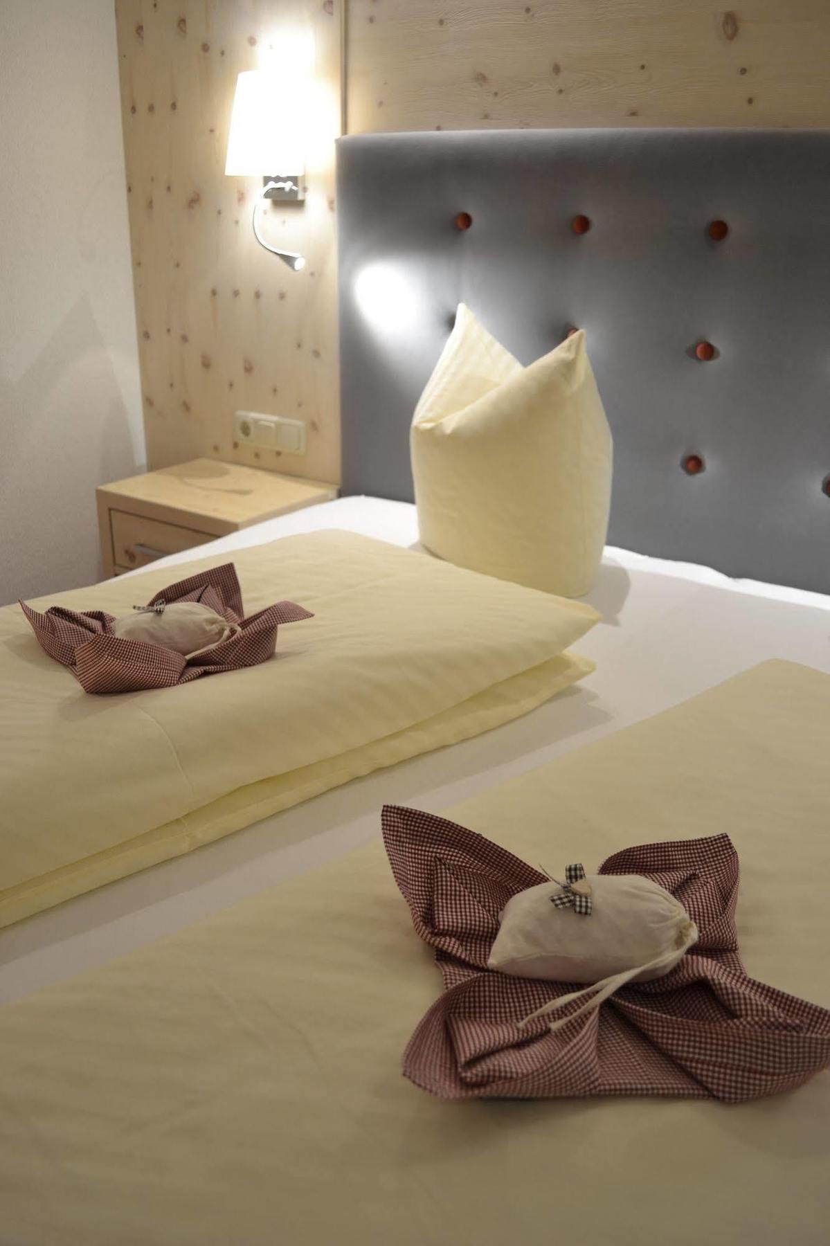 Pension Alpenperle Holzgau Εξωτερικό φωτογραφία