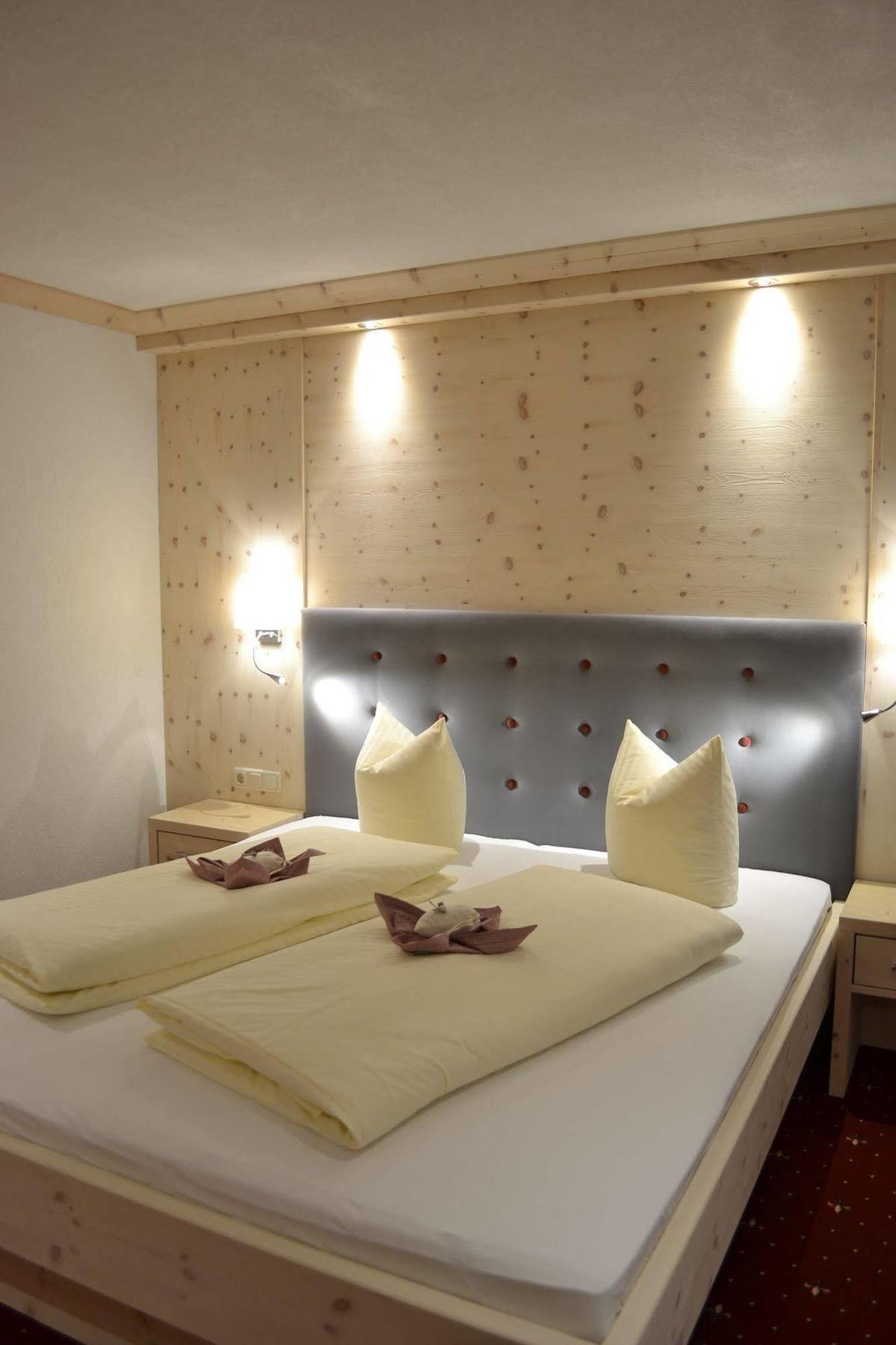 Pension Alpenperle Holzgau Εξωτερικό φωτογραφία