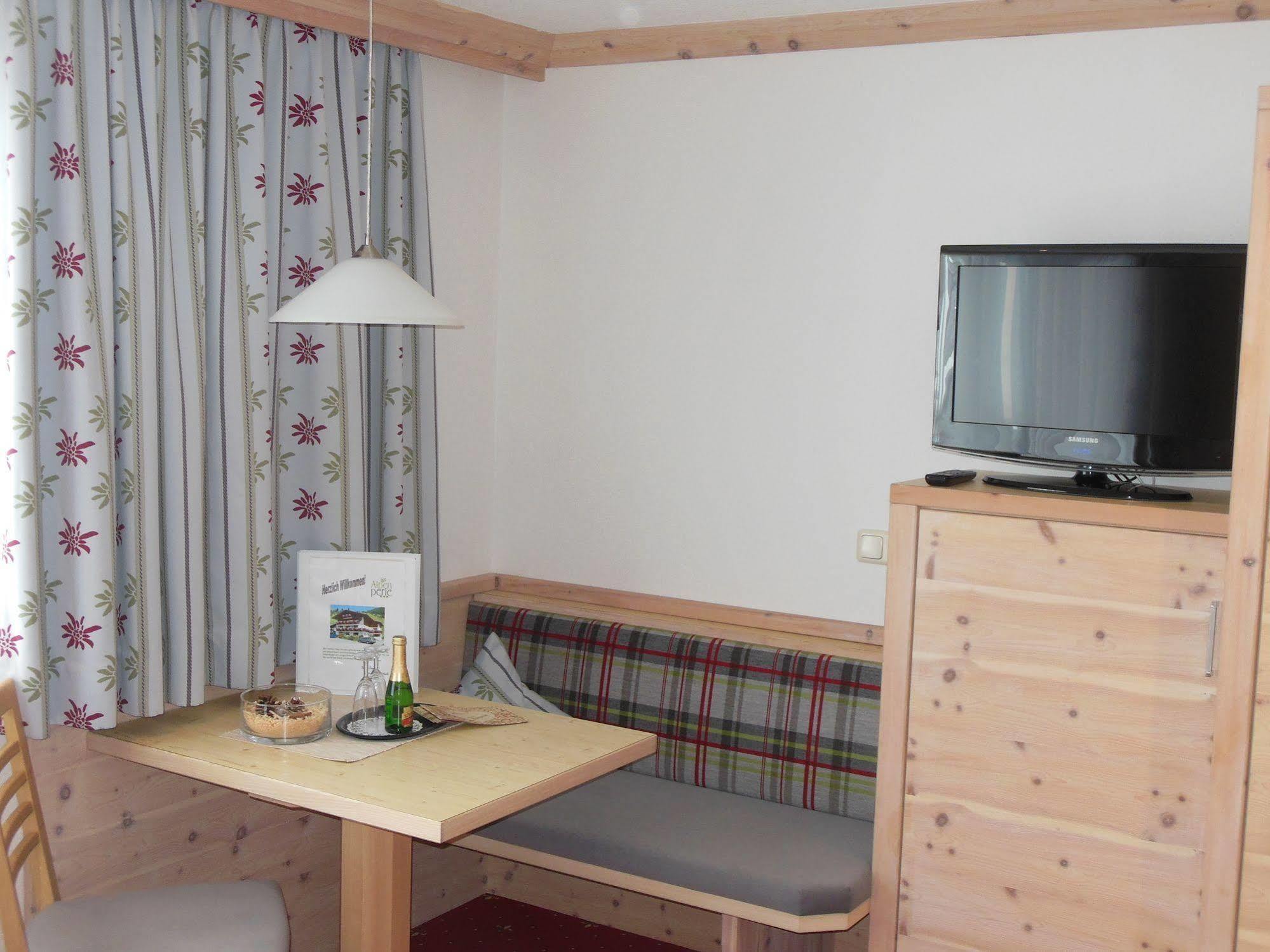 Pension Alpenperle Holzgau Εξωτερικό φωτογραφία
