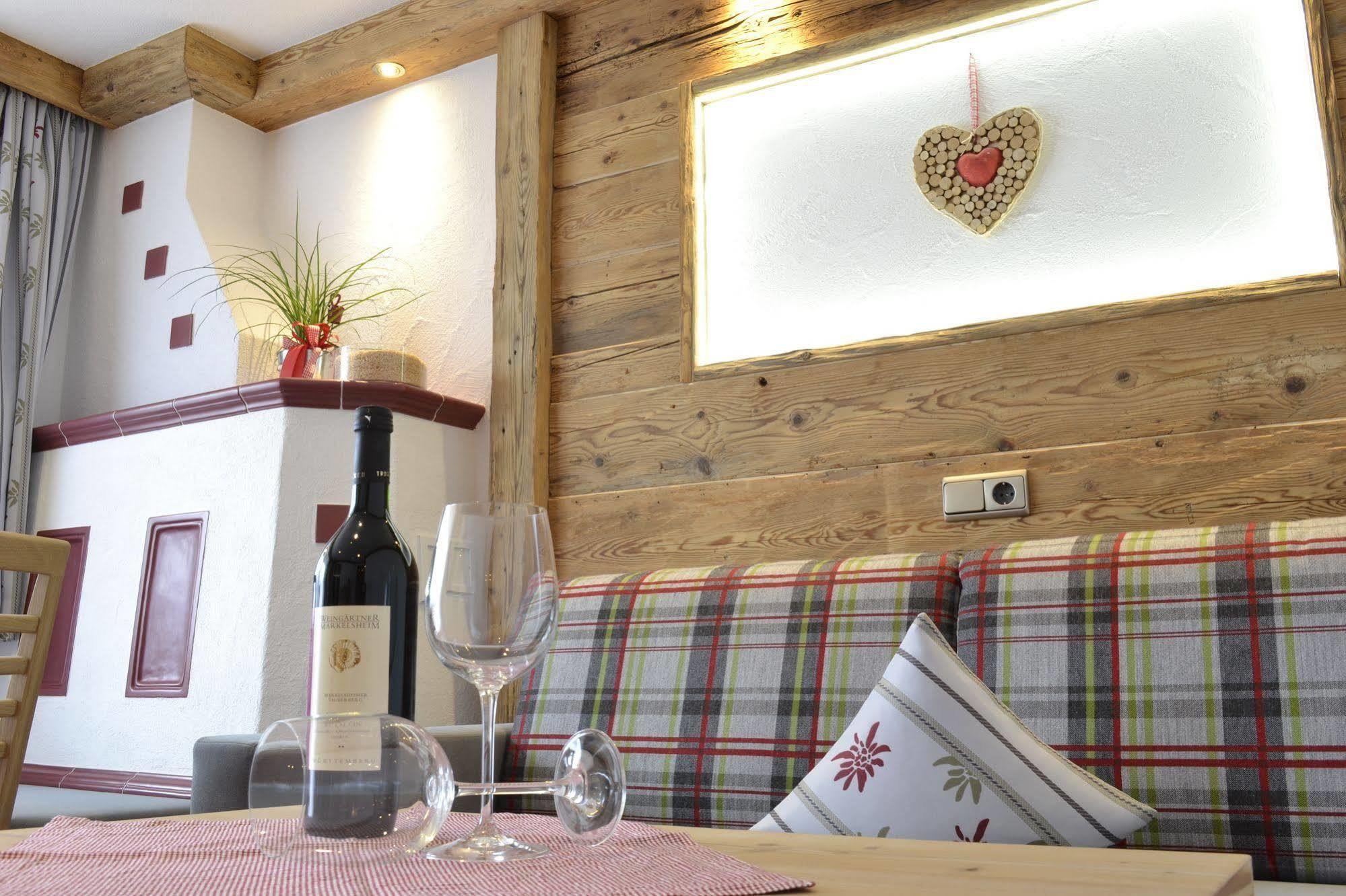 Pension Alpenperle Holzgau Εξωτερικό φωτογραφία